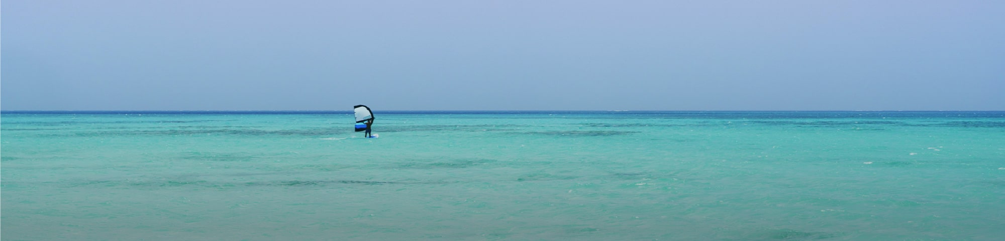 久米島の青い海