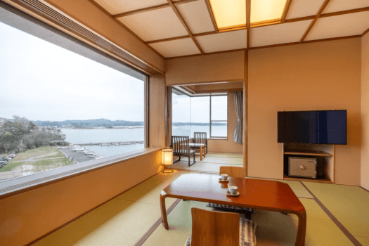 Partial Ocean View Japanese-style Room "Chidori"
As it faces diagonally towards Matsushima Bay, land is partially visible in the view.