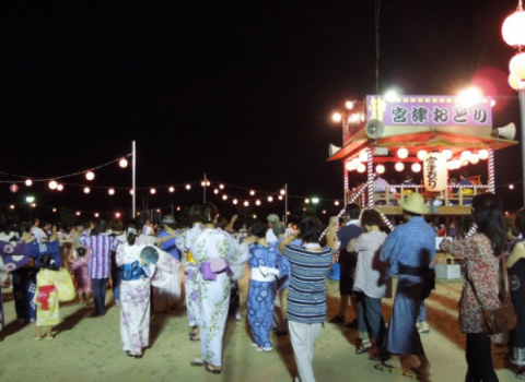 ８月１６日　宮津燈籠流し花火大会後の　宮津節の盆踊り　浴衣姿でどうぞ