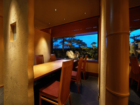 ■食事処　四季膳花の■　2022年10月リニューアル。庭園を眺めながら、ゆったりお食事をどうぞ。