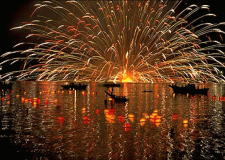 ８月１６日　宮津燈籠流し花火大会　間近で花火を堪能