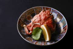 松葉ガニのメス通称【コッペ】。濃厚な「内子」とプチプチの「外子」をお楽しみください