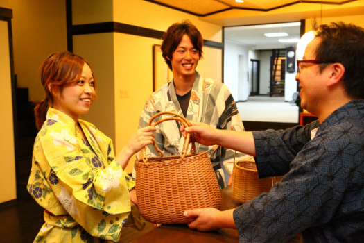 道後温泉本館へいってらっしゃいませ♪当館から徒歩1~2分♪ ※長期工事を終えて7月11日(木)から全館営業再開 道後温泉本館へいってらっしゃいませ♪当館から徒歩1~2分♪ ※長期工事を終えて7月11日(木)から全館営業再開