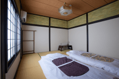 【2021年リニューアル】6畳+8畳の二間続き和室 トイレ付／
【たんぽぽの間】リビングと別のお部屋に布団をご用意します。