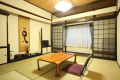 お部屋は、全8タイプ全て異なった造り。『椿の間』