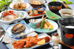松膳夕食の一例です。料理内容は季節や仕入れ状況により変更となる場合がございます。