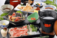 シンプルプラン夕食の一例です。料理内容は季節や仕入れ状況により変更となる場合がございます。