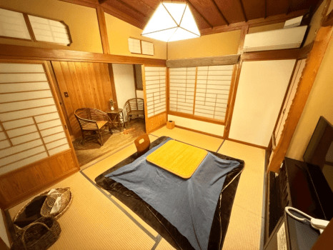 葉山　リビングルーム　１２月〜３月は『こたつ』