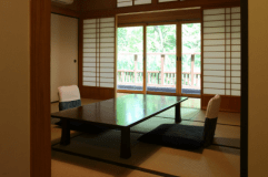 温泉内湯・テラス付 和洋室「桑」／2F(110平米)