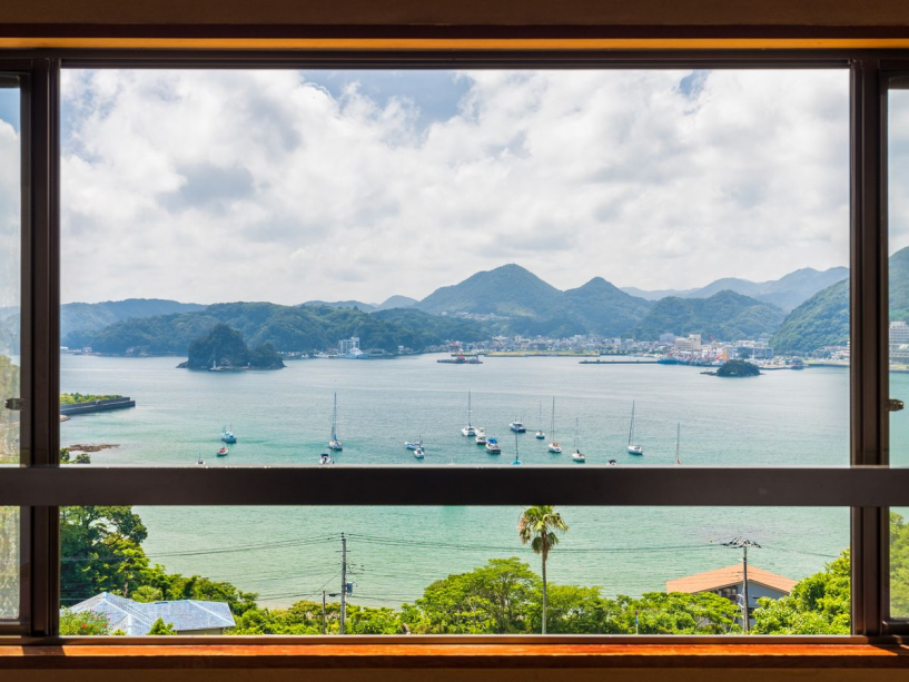 Experience the taste of Izu with an abundance of fresh local seafood! Gastronomy Experience the taste of Izu with an abundance of fresh local seafood! Gastronomy