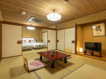 5名様定員のベッドルーム+和室8畳 5名様定員のベッドルーム+和室8畳