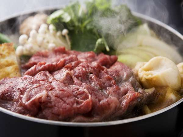 [自家製すき焼き鍋]料理長が厳選した岡山和牛を特製のわりしたでどうぞ。