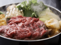 [自家製すき焼き鍋]料理長が厳選した岡山和牛を特製のわりしたでどうぞ。