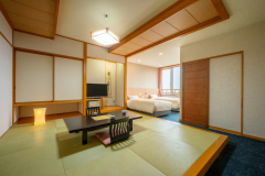 ■禁煙■[南館・和洋室] お風呂の小窓から景色を楽しむ和洋室♪ 【和洋室・ツイン+8畳】