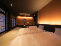 ■和洋室■16畳の広々和室にツインベッドを備えた一番広いお部屋