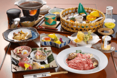 【すきやき会席】上質な「福島県産和牛」をたっぷりと！量・質ともに大満足の会席です。