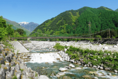 広いオートキャンプサイト（河川敷）