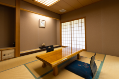 「紅」の8畳の和室　　※バリアフリー仕様