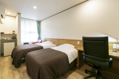 あじさい館・洋室親子ベッドタイプ（15m²/1人〜2人）
2名様ご利用時のセッティングです。正ベッド（親ベッド）と子ベッドをご用意します。