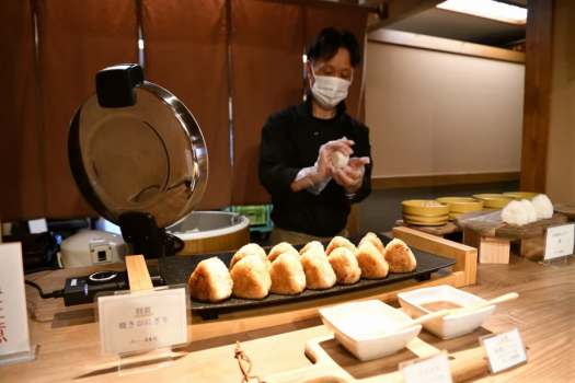 ■□朝食ビュッフェ・特製おにぎり□■