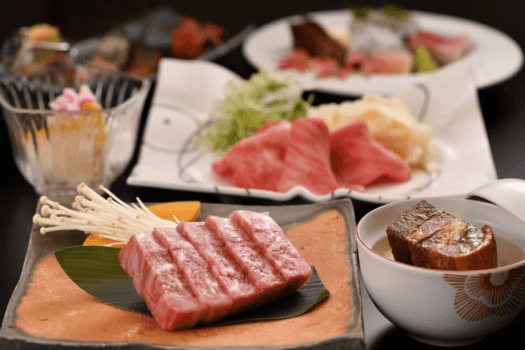 奈義和牛会席イメージ　ステーキ・しゃぶしゃぶを各75ｇずつご用意しております。