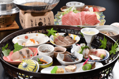 お部屋食：めぐみ花籠会席イメージ