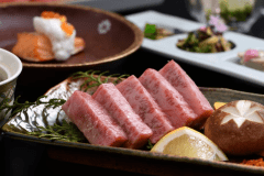 ご予約1部屋につき、ステーキ1品（75ｇ）特典付！