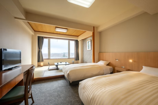 [禁煙]本館和洋室ツイン(シモンズベッド2台)+6畳
