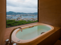 【タワースイート】バスルームより望む風景