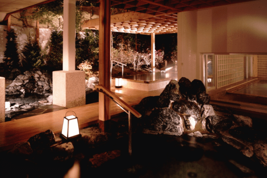 殿方浴場「ひしの湯」には2種類の露天風呂と、広々とした室内風呂が2種類ございます。