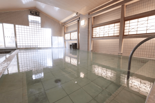 男性大浴場は、広々とした室内風呂が2種類ございます