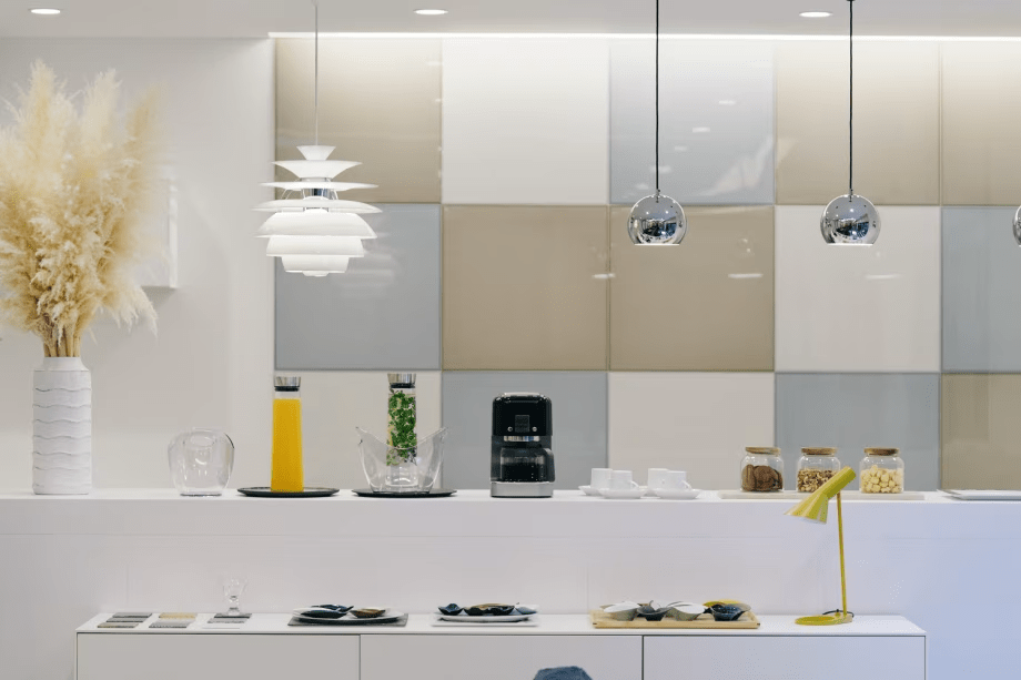 【プライベートラウンジで上質なご滞在】ドリンクやカップフード等をお楽しみいただけます