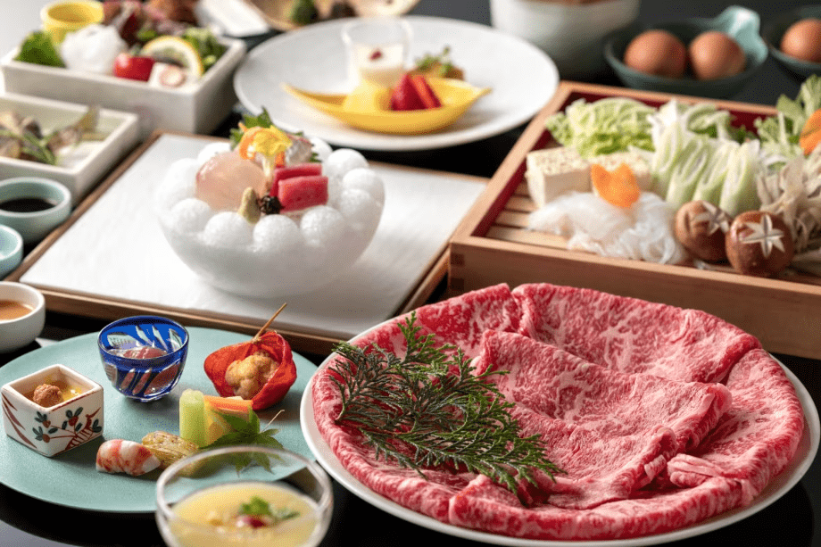 【味わいのすき焼き～黒毛和牛1人150ｇ～】料理長特製&ldquo;割り下&rdquo;で季節のお料理を半個室のお食事処にて※写真のお肉は２名様分です
