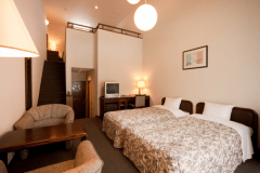 寝室が１階と２階に分かれたフォースルーム