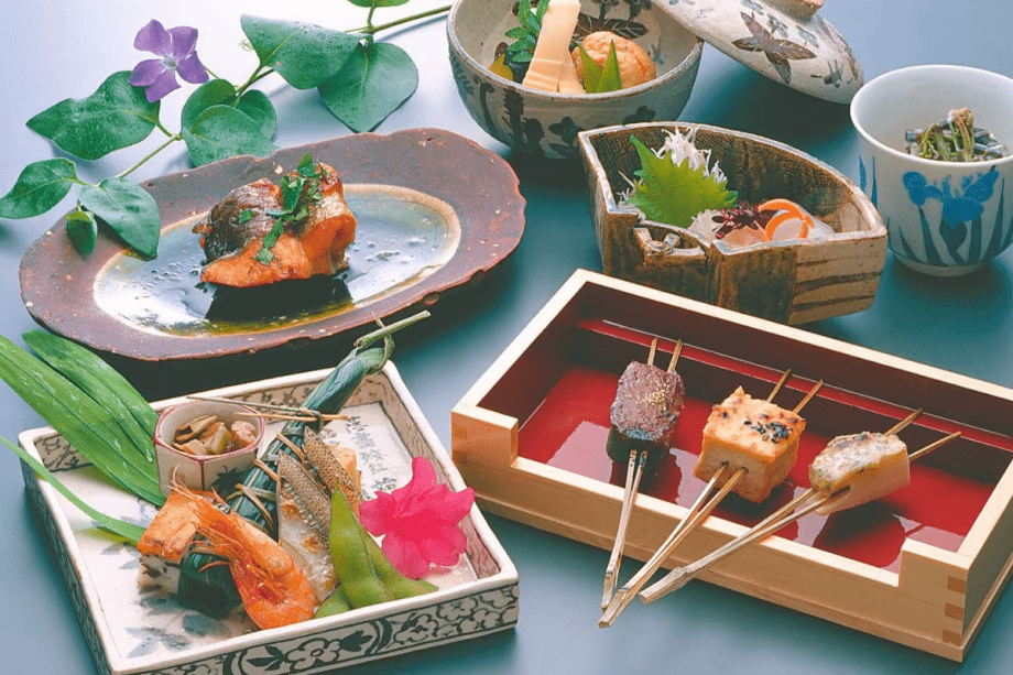 初夏の会席料理イメージ（旬の素材を生かした献立は毎月変わります）