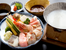 【金剛鍋】南天苑名物の鍋。牛乳で炊き上げ、当館オリジナルの『赤タレ』でお召し上がりください