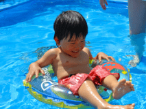 夏の醍醐味★晴天のもと、愉しくプールでひと泳ぎ♪