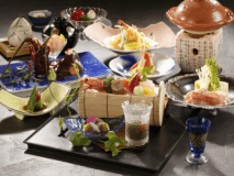 南伊豆産の伊勢海老をメインに金目鯛のオリジナル鍋や
新鮮なお造りが人気です。伊勢海老も5種類の調理方法～選べます。