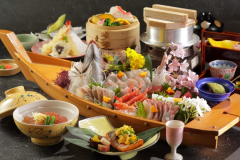 新鮮なお魚をふんだんに盛り込んだ船盛りメインの海会席