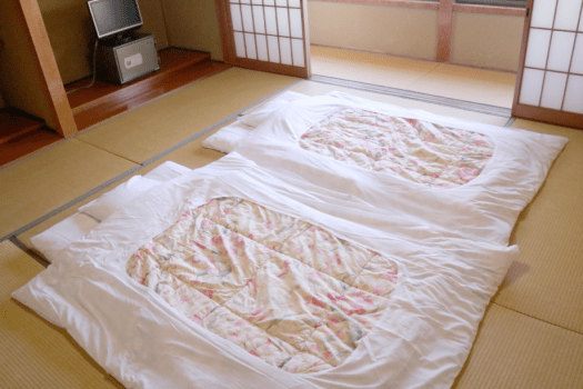 素泊りの方はお布団をあらかじめ敷かせていただいております
