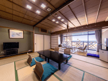 【海眺望和室１２畳】ゆとりの広さです