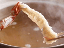 特製出汁でかにをしゃぶしゃぶ♪