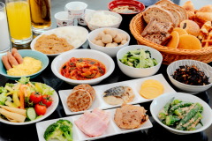 宿泊の方は無料で朝食ビュッフェをお召し上がりいただけます。