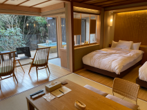 自然に包まれた露天風呂付離れ和洋室「泊瀬」(60㎡)