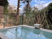 自然に包まれた露天風呂付離れ和洋室「泊瀬」(60㎡)