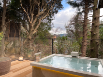 自然に包まれた露天風呂付離れ和洋室「九重」(70㎡)