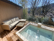 箱根外輪山を望む露天風呂付大型和洋室「葛城」(100㎡)