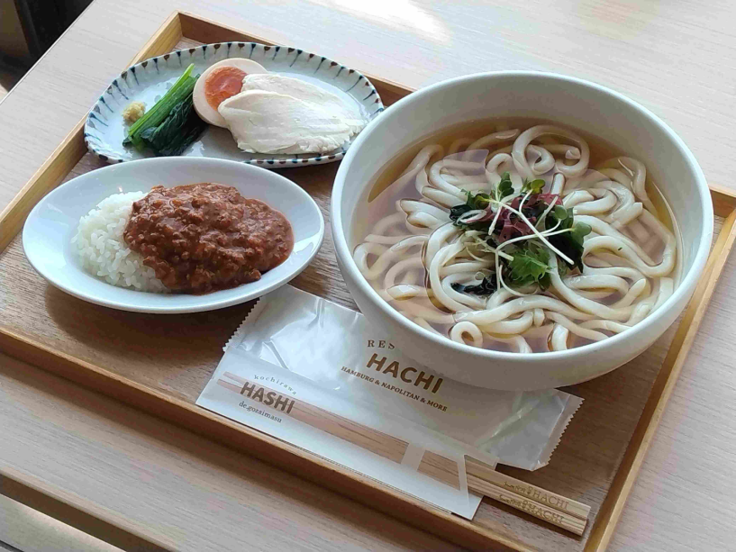 大人用朝食 “閖上うどん＆ミニキーマカレー” ※お子様用は “ミニうどん＆ミニバターチキンカレー”でのご用意となります。