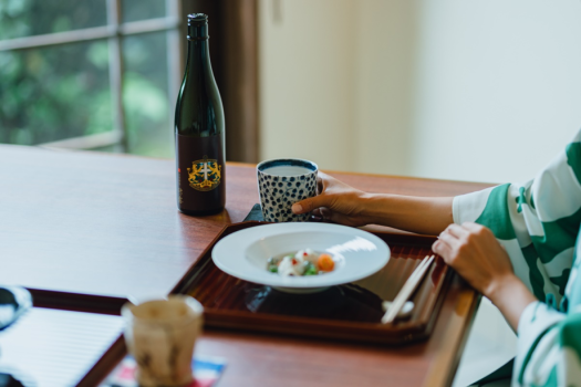天草酒造のプレミアム焼酎「池の露スローリー」五足のくつオリジナルラベルでご用意いたしております