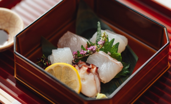 一の重には天草のとれたて地魚のお造りの盛り合わせ